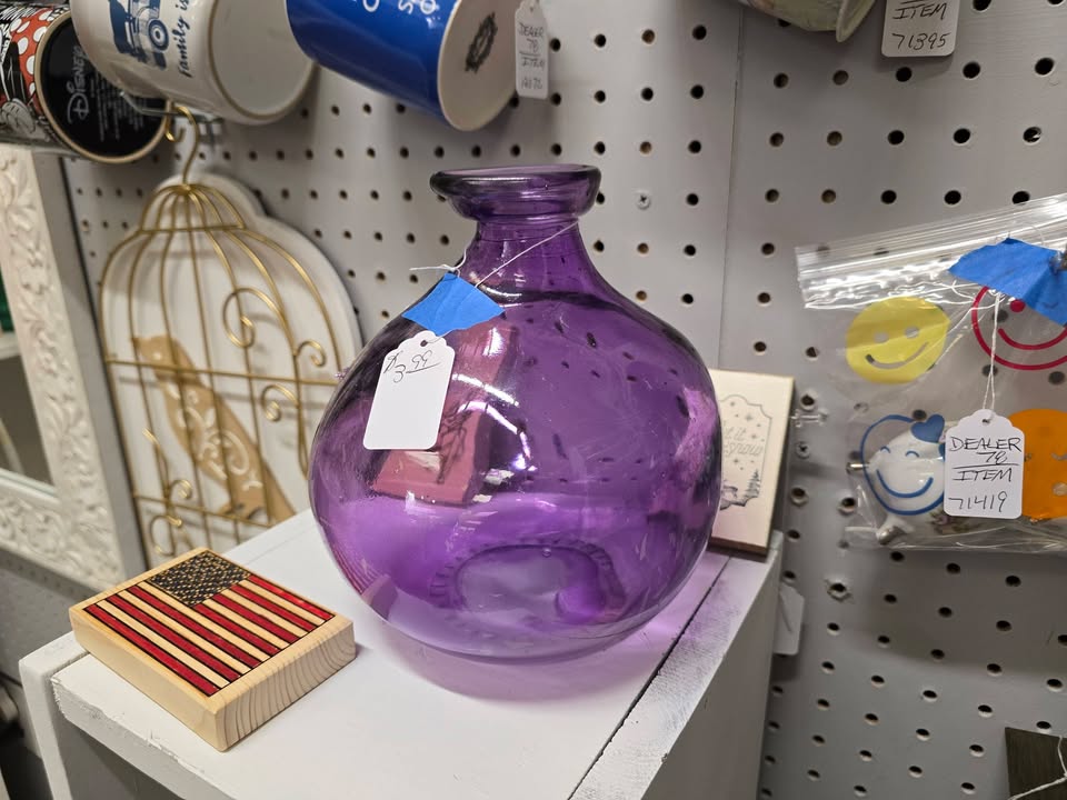 Read more about the article Bring Home a Pop of Vintage Charm Today—One-of-a-Kind Finds Waiting on the Shelf