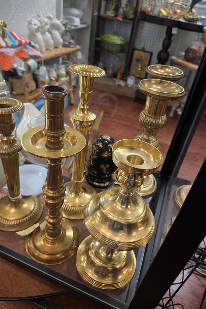 Read more about the article Warm Patina Brass Candlesticks—Elevate Your Cozy Home Now