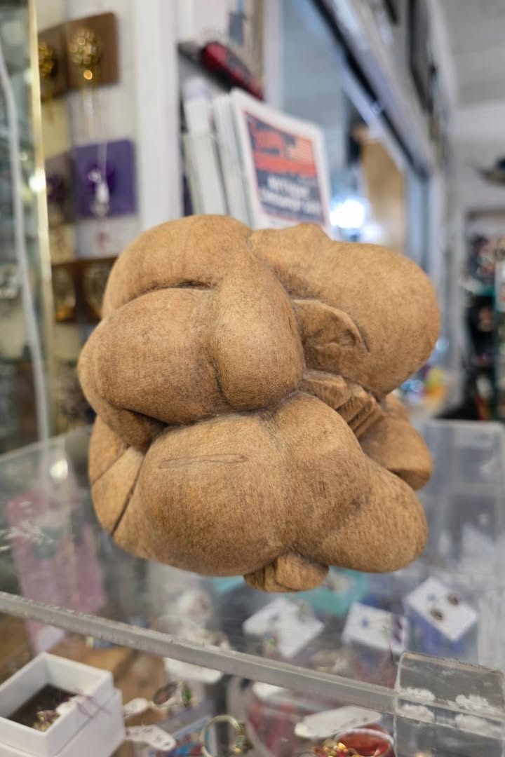 Read more about the article Bring Home Quiet Strength With This Serene Vintage Treasure