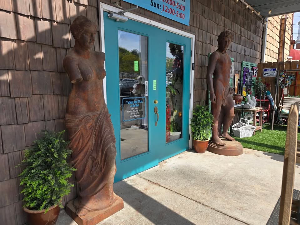 Read more about the article Step Into Vintage Magic—Find One‑of‑a‑Kind Treasures Today